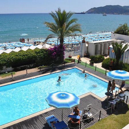 Hotel Miramare Savona Bagian luar foto